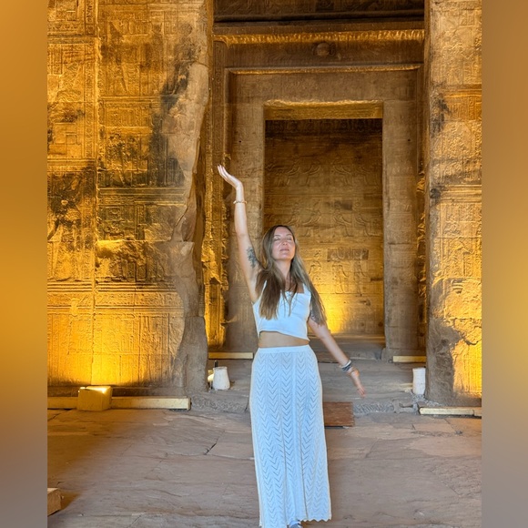 🌖YT channel 🤲🏼High vibe reiki from me to you @aclockworkmoon 🫧🍄World Peace 4EVA🌼 - Picture 2 of 14